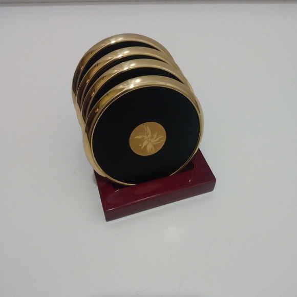 Classic Executives Golden Golf Coasters & Par Mug - Picture 3 of 15